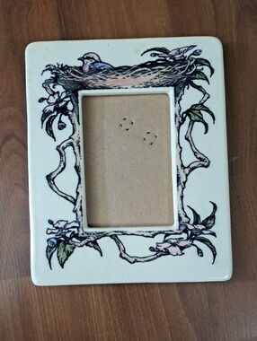 Vintage Ceramic Bird and Nest Photo Frame in Cream